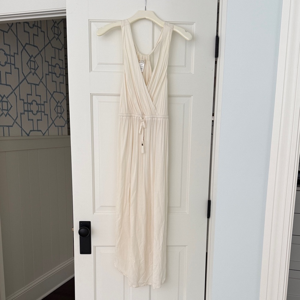 L Space tank cream coverup dress with tie waist. High slit on both sides. Size M
